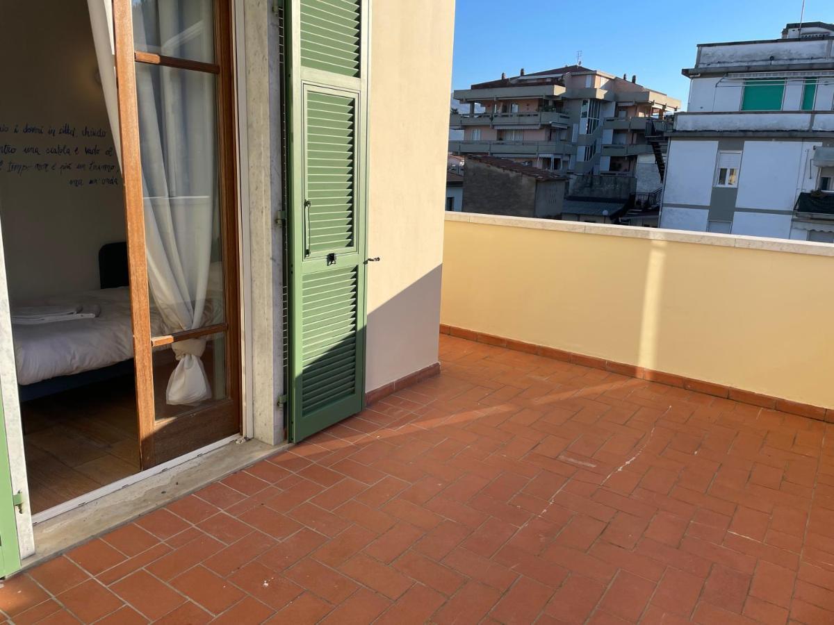 Accogliente Camera Singola Con Balcone A 500 Mt Dal Mare Marina Di Carrara Eksteriør billede